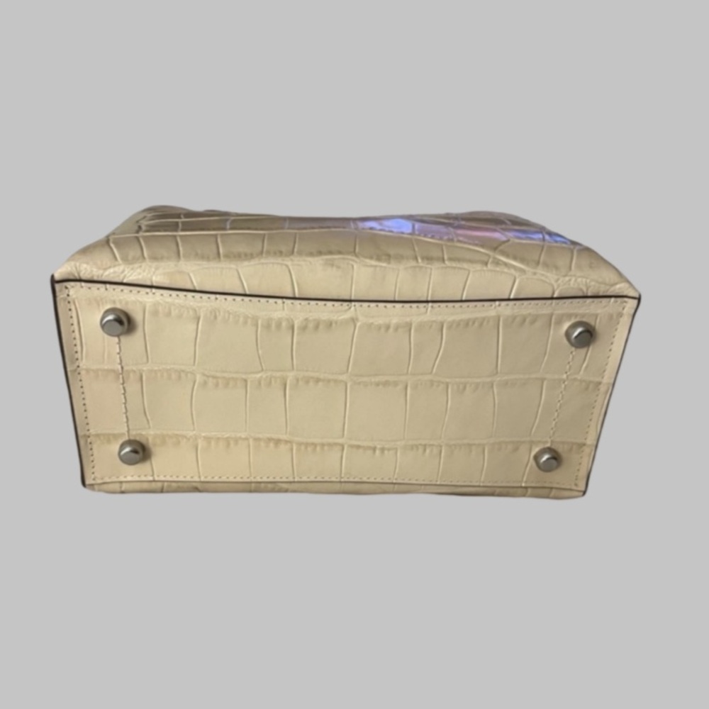 NWT Willow 24 Crocodile-Effect Leather Tote in Ivory - Picture 7 of 12